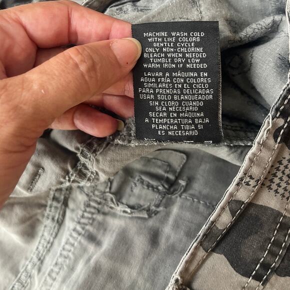 TwoGe Y2K Camo Cargo Mens Shorts Sz 38 Gray Skater Grunge Utility Pockets Street - Picture 11 of 11